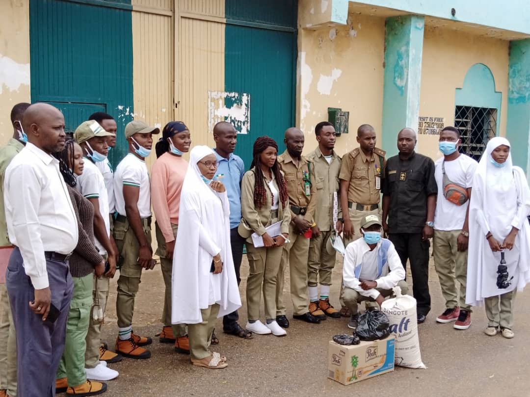 LegalAidCDS_KT's tweet photo. Delighted to have executed our prison visit project at the Medium Security Correctional Centre, Katsina. Inmates were interviewed while we offered relief materials to them.

#nysc
#legalaidcdskatsina
#serviceandjustice https://t.co/A56MqsmzfB