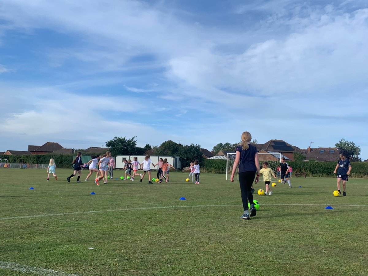 AfcSkirlaugh's tweet photo. WOW WOW WOW 🤩 20 girls tonight! We are growing fast! ⚽️❤️🔴
We had Sharks🦈 &amp; Surfers 🏄‍♀️ , and Bug 🐜 Splatters!! Lots of fun! 
#weetabixwildcats #afcskirlaugh #hergametoo #letgirlsplay https://t.co/MsxIigALlV