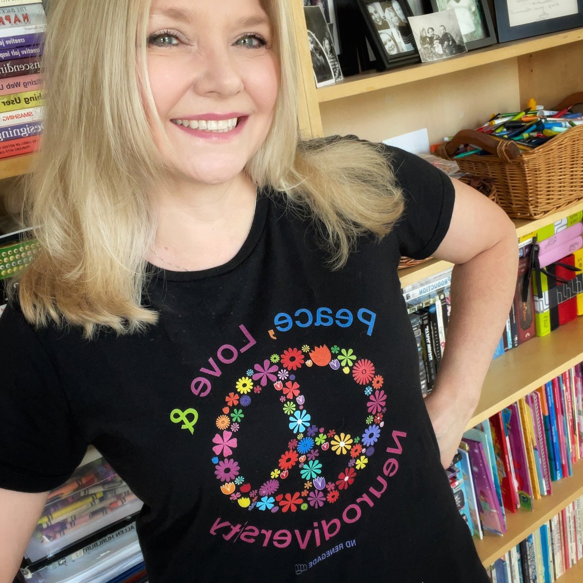 vo_moore's tweet photo. ☮️♥️🌈
Peace • Love • #Neurodiversity
👚: https://t.co/qITXHQcxcc https://t.co/utRcoVF8hA