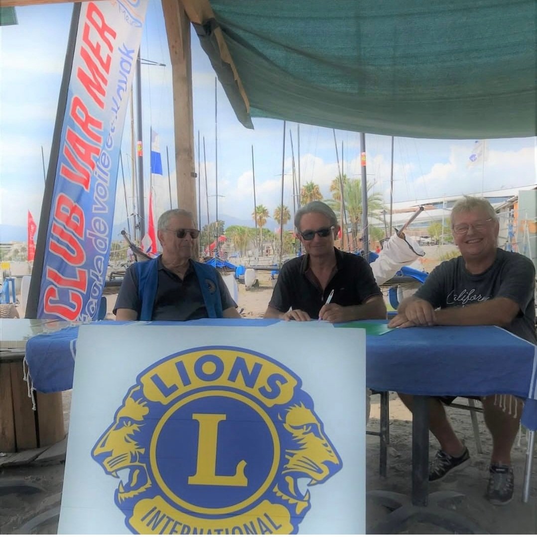 Emm_BARRANGER's tweet image. Nouveau Partenariat signé ce jour entre @Lacassagne_Nice
Et @ClubVarMer VoileEtKayak avec le Soutien du @lionsclubs St Laurent du Var #SLV06
🙏Un Grand Merci pour nos Petits Patients de l'#IMPT et leurs Accompagnants qui pourront profiter grâce à votre Générosité de Sorties Kayak