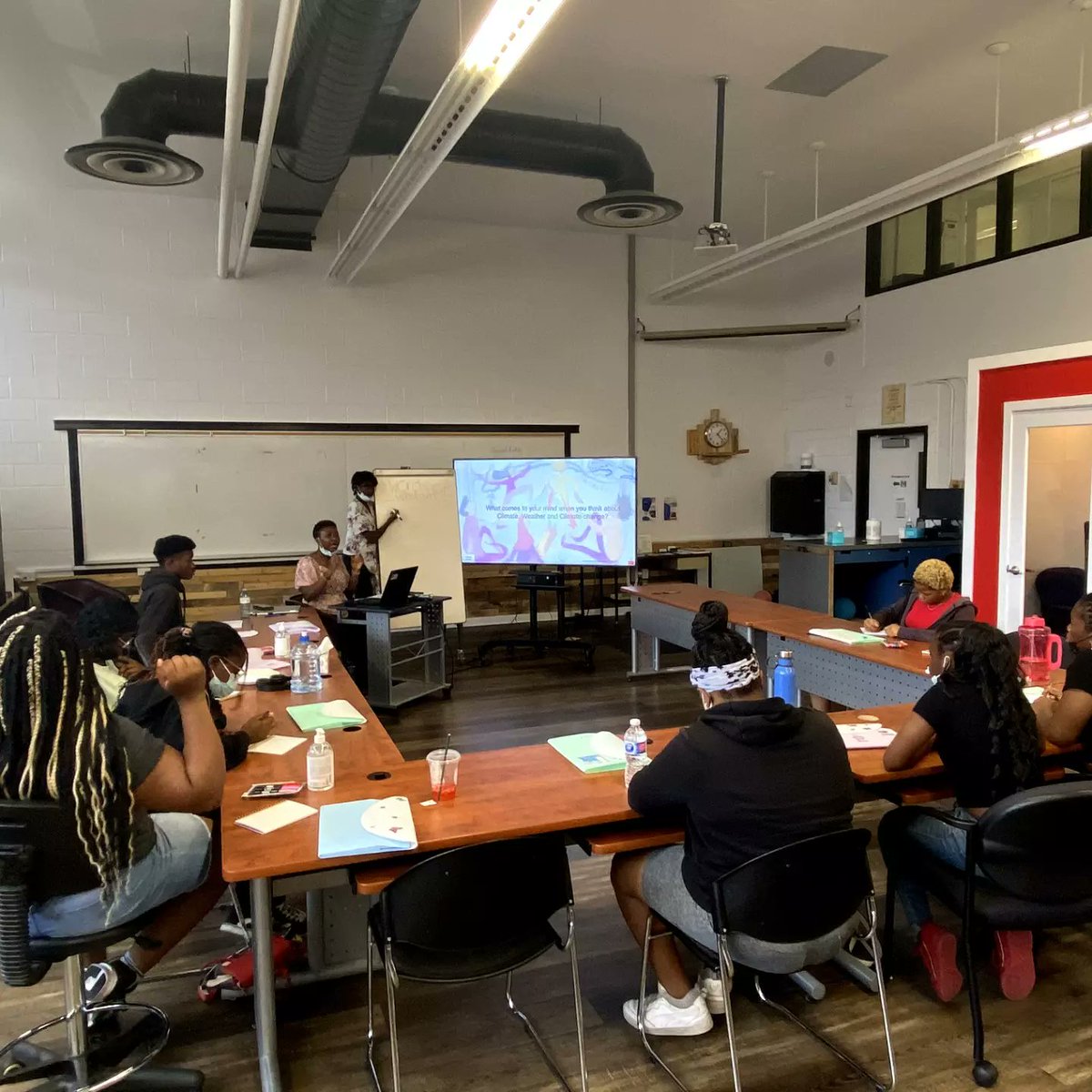 scwottawa's tweet photo. Day 3 of Sound Care Wellness's Summer Youth Workshops! It was a beautiful way to give back to the environment. Gardening, organizing flower beds, relaxing! Thanks @SocialHarvestOt and @CRCRR_RRCRC for hosting this empowering workshop! Thanks to the youth for all the hard work. https://t.co/gqY3NJtsZx