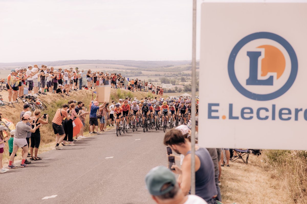 Good roadside vibes from the 5th stage of <a href="/LeTourFemmes/">Le Tour de France Femmes avec Zwift</a>, thanks to <a href="/harperjojo/">Jojo Harper Photo</a>