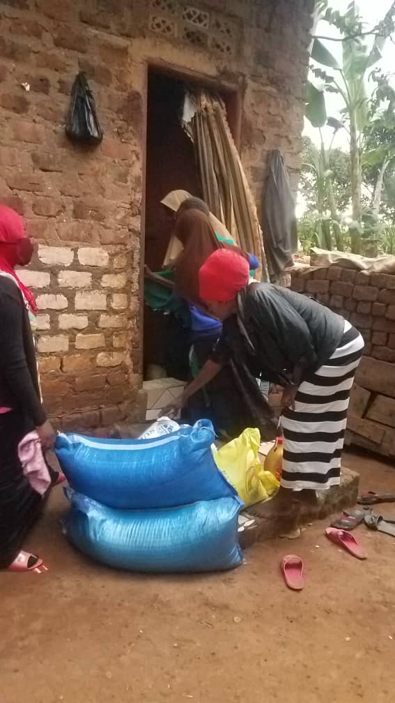 NuurLight2's tweet photo. And allow me to correct you, you have never donated a single penny to any of my charity drives.
You only recommended two of your friends that later , donated 430,000ugshs which I sent to Damba and he reached out to this family.
I even shared all the screenshots with you on your.. https://t.co/DD02qtkSYx