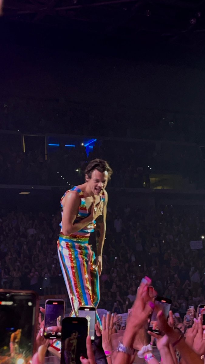 StylxsM's tweet photo. Love on tour Turin   26.07.22
 #LoveOnTourTurin  #LoveOnTour https://t.co/8MdutyMd5X