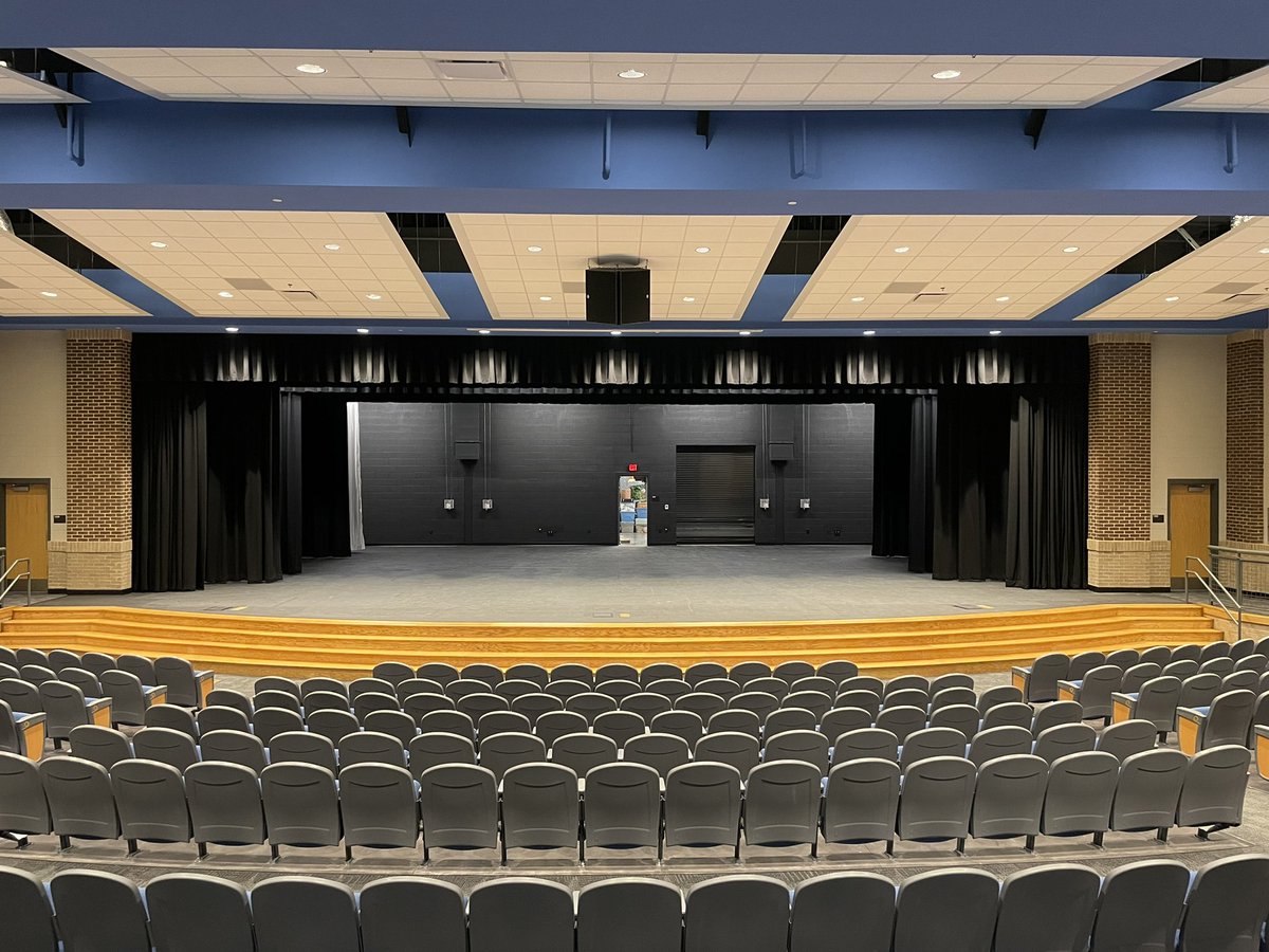 What a facility, and can’t wait to welcome our students and community!! Grateful to the HCSD BOE, Architects Robertson, Loia, and Roof, and @CarrollDanielCC. Go Big Blue!!