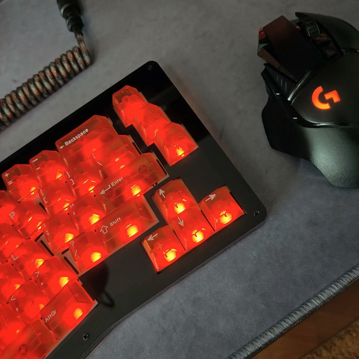 🔸FancyAlice 66 completed!

FancyAlice 66 board
Prevail epsilon 68g switches
ABS orange frosted caps

#mechanicalkeyboard #keyboard #mechkeyboard #customkeyboard #keyboardsetup #keeb #keebs #mechanical #rgbkeyboard #splitkeyboard #alicekeyboard #ergonomickeyboard