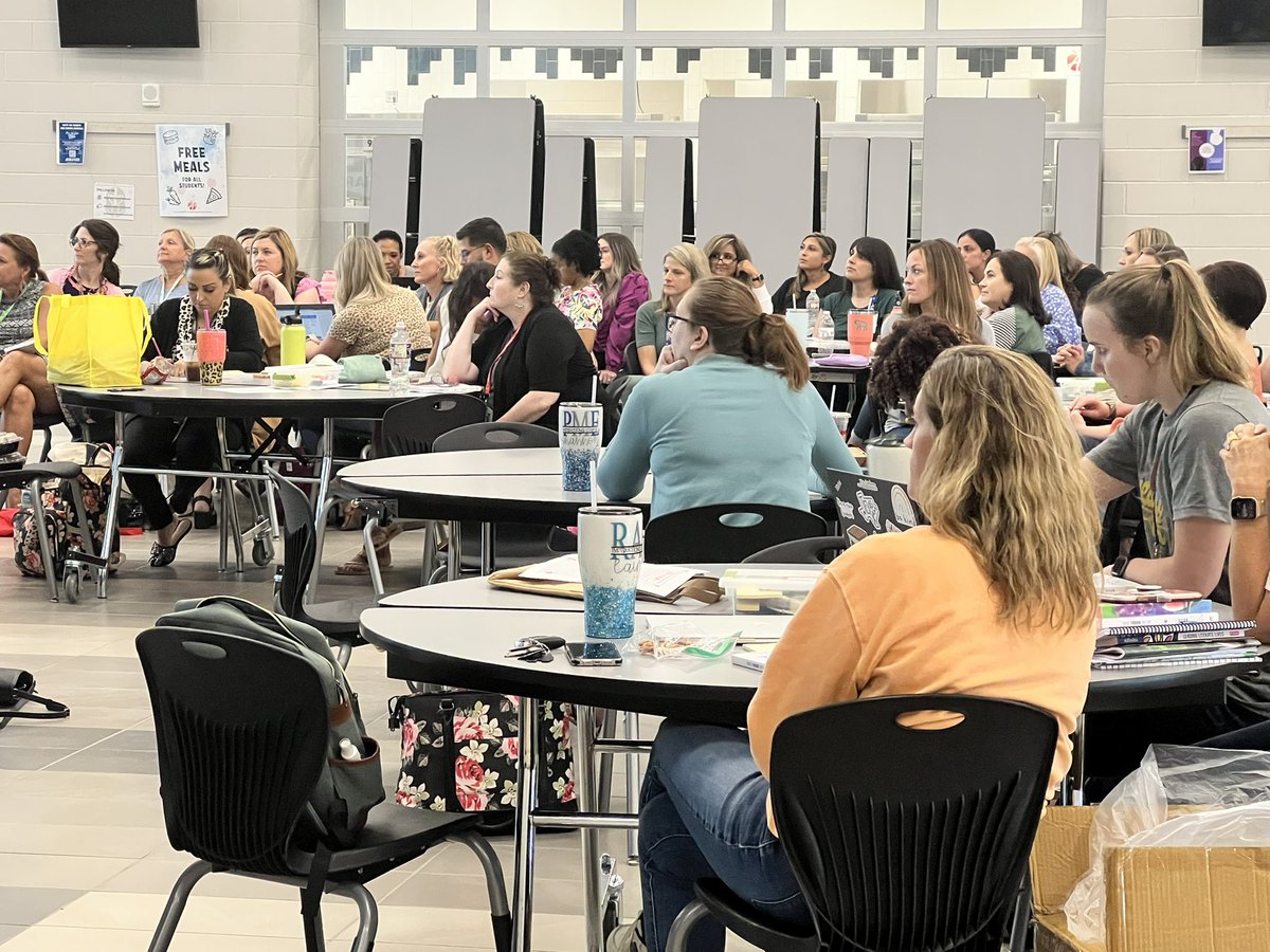 KarenMuller21's tweet photo. You know it’s a great day when you get to spend it with the Katy ISD Elem ICs and Dr Jill Siler!!!
#ThriveThroughTheFive #KatyISD #ElemCandI https://t.co/yJpj0fiUeL