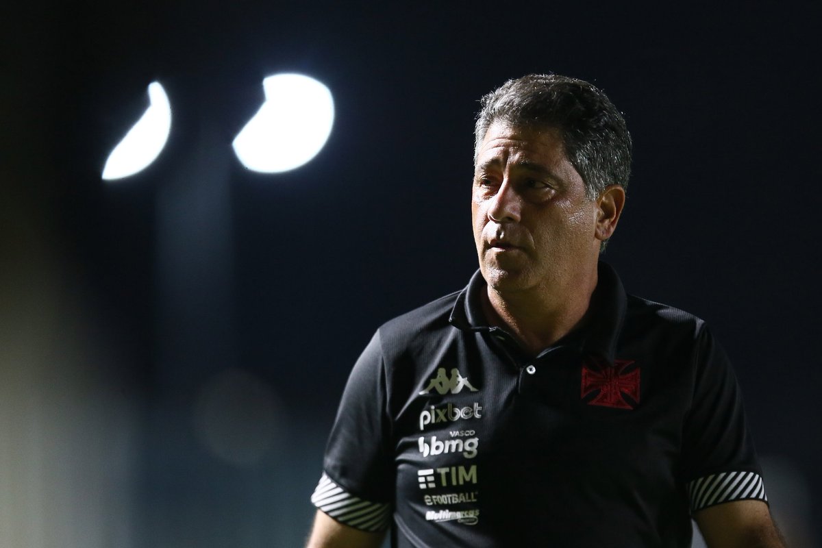 are_cruzmaltina's tweet photo. "A análise de desempenho mostrou uma maneira que o CRB marcava e também uma jogada do Napoli. Nessa apresentação a gente fechou com os jogadores que faríamos essa jogada, treinamos, e falamos que a jogada seria napolitana."

🎙 Emílio Faro sobre a jogada do primeiro gol. https://t.co/yPhe1ncpj7