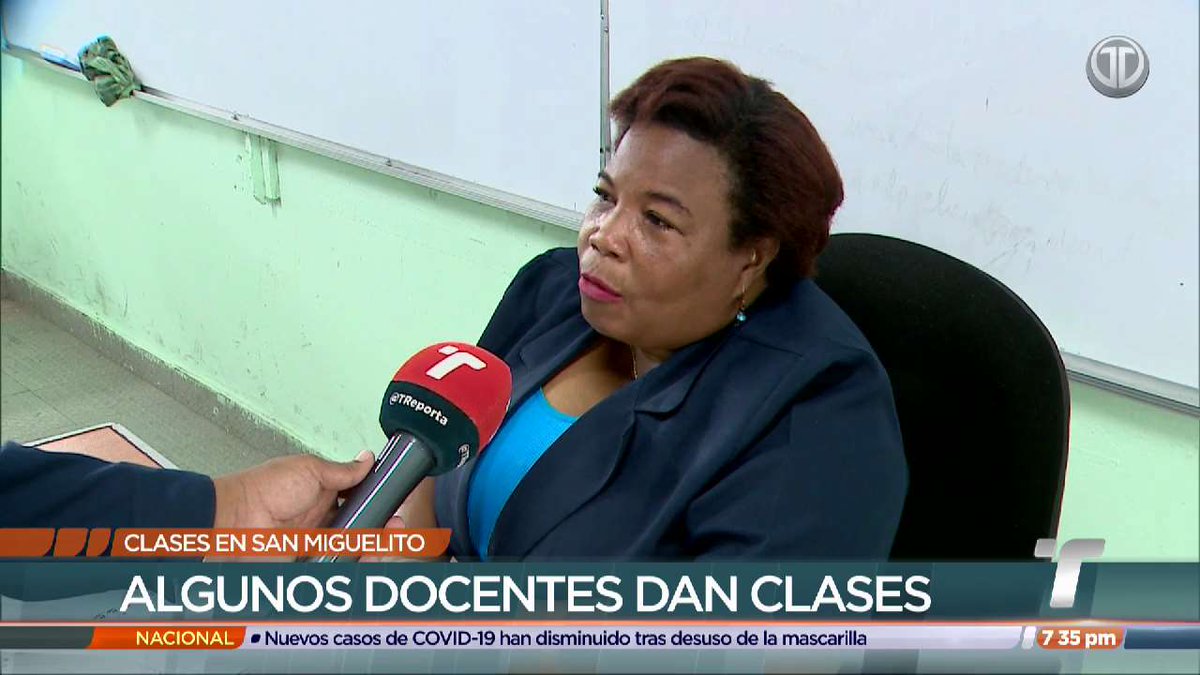 Docentes del Centro Educativo Josefina Tapia, en San Miguelito imparten clases a sus estudiantes, pese a huelga docente. "Estoy impartiendo clases a mis estudiantes porque creo que ellos lo necesitan", manifestó una de las educadoras. 
#TReporta