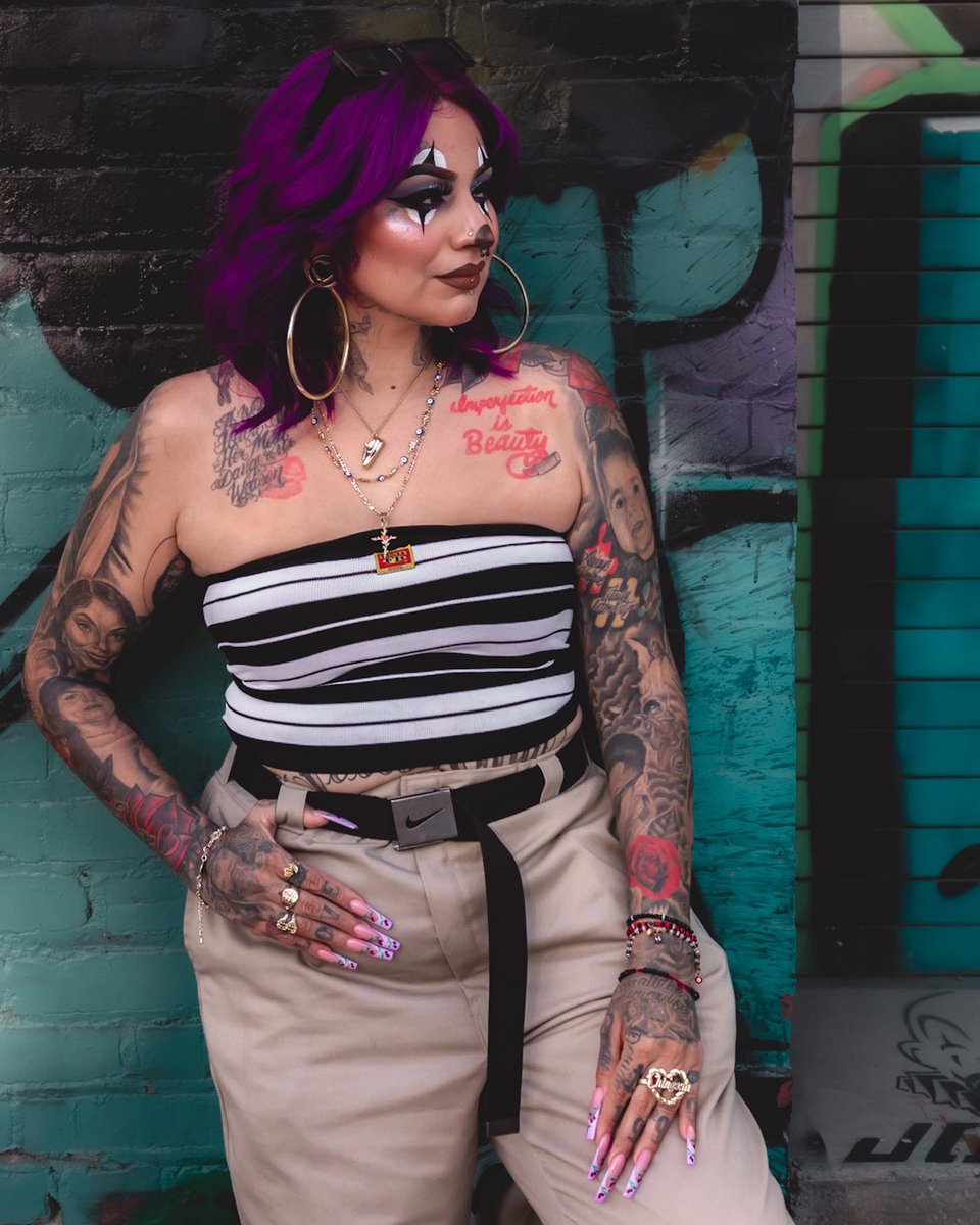 tonybluntzz's tweet photo. 15th street in Los Angeles
#canon7D #sigma1835 #losangeles #lowriders #dangerustlacruisenight #15thstreetcruisenight #portraitphotography #chicana #chicanastyle https://t.co/SK6kezwZbn
