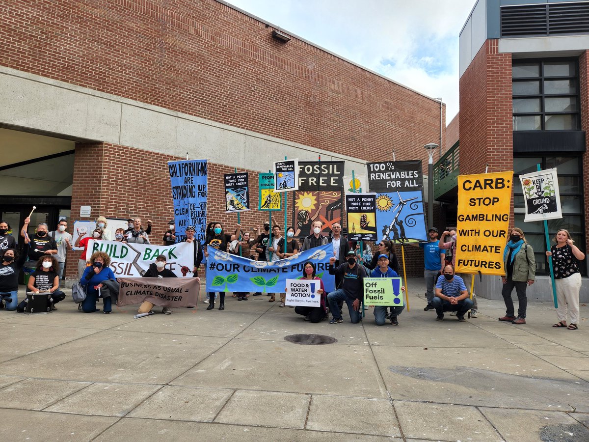 oil_action's tweet image. We are at the Oakland @AirResources hearing demanding @CAGovernor @GavinNewsom protect public health &amp;amp; our climate. We need:

✅ No new #FossilFuel permits 
✅ An end to drilling next to homes &amp;amp; schools
⛔ No scams like #carboncapture