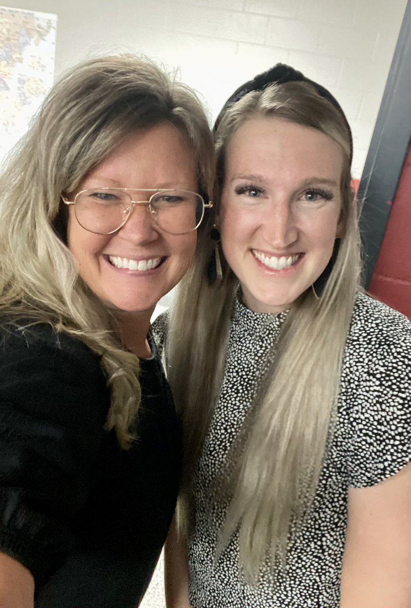FifthwithFuller's tweet photo. Excited to learn more from and take a pic with super passionate presenter @OlveraFBISD 📝#successcriteria #studentownership It's about the learning! #learningpit #FBISDNTO @DLE_Lions 🦁💚
Be a marigold🌼 https://t.co/LiXmZo0gi0