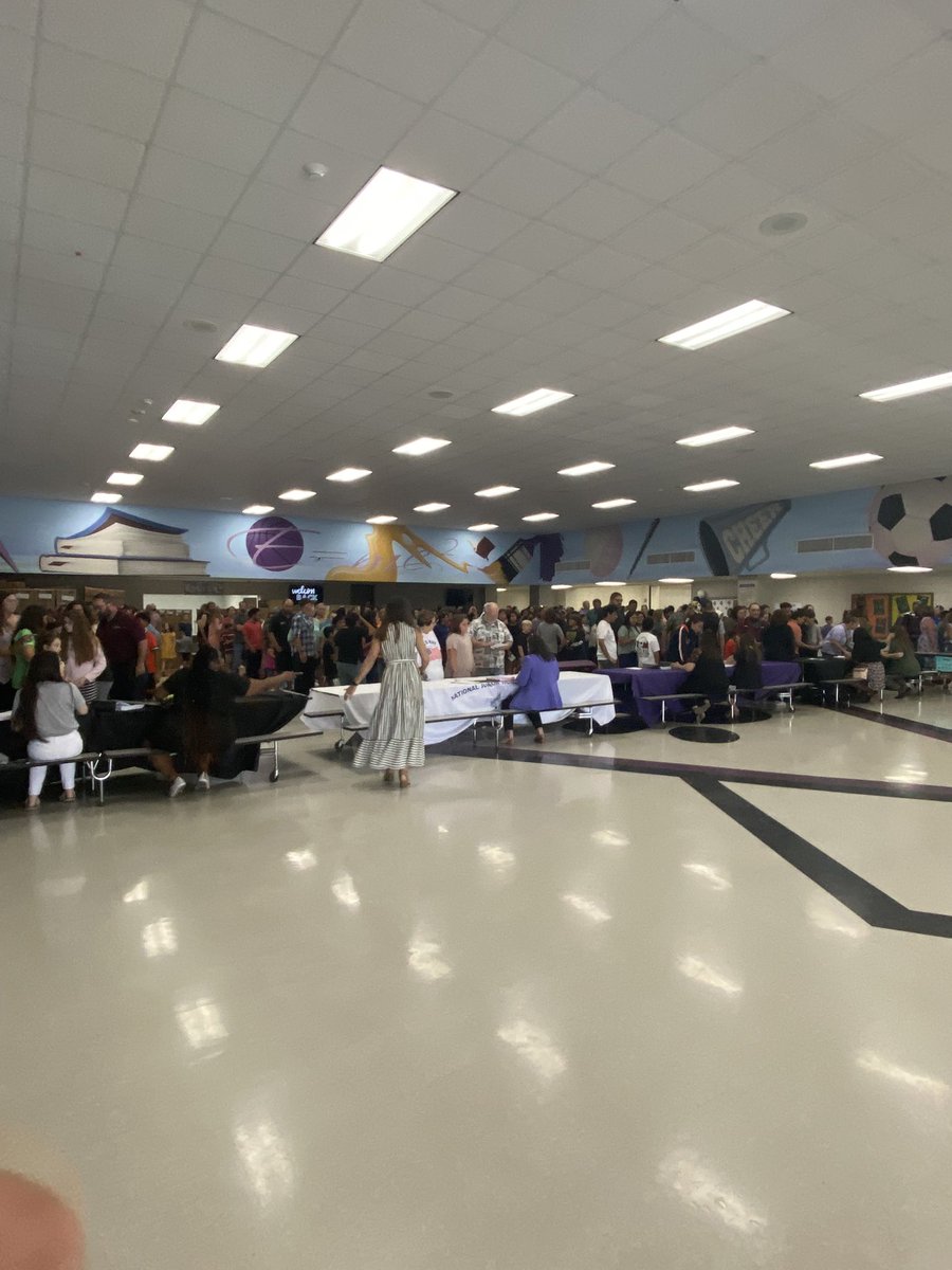 LARNOLD1980's tweet photo. 6th Grade Parent Night ! An outstanding night ! @MrEricJBurns @LLMSLynx @WillisSchools 
#witnessgreatness https://t.co/1215zDJQ9w