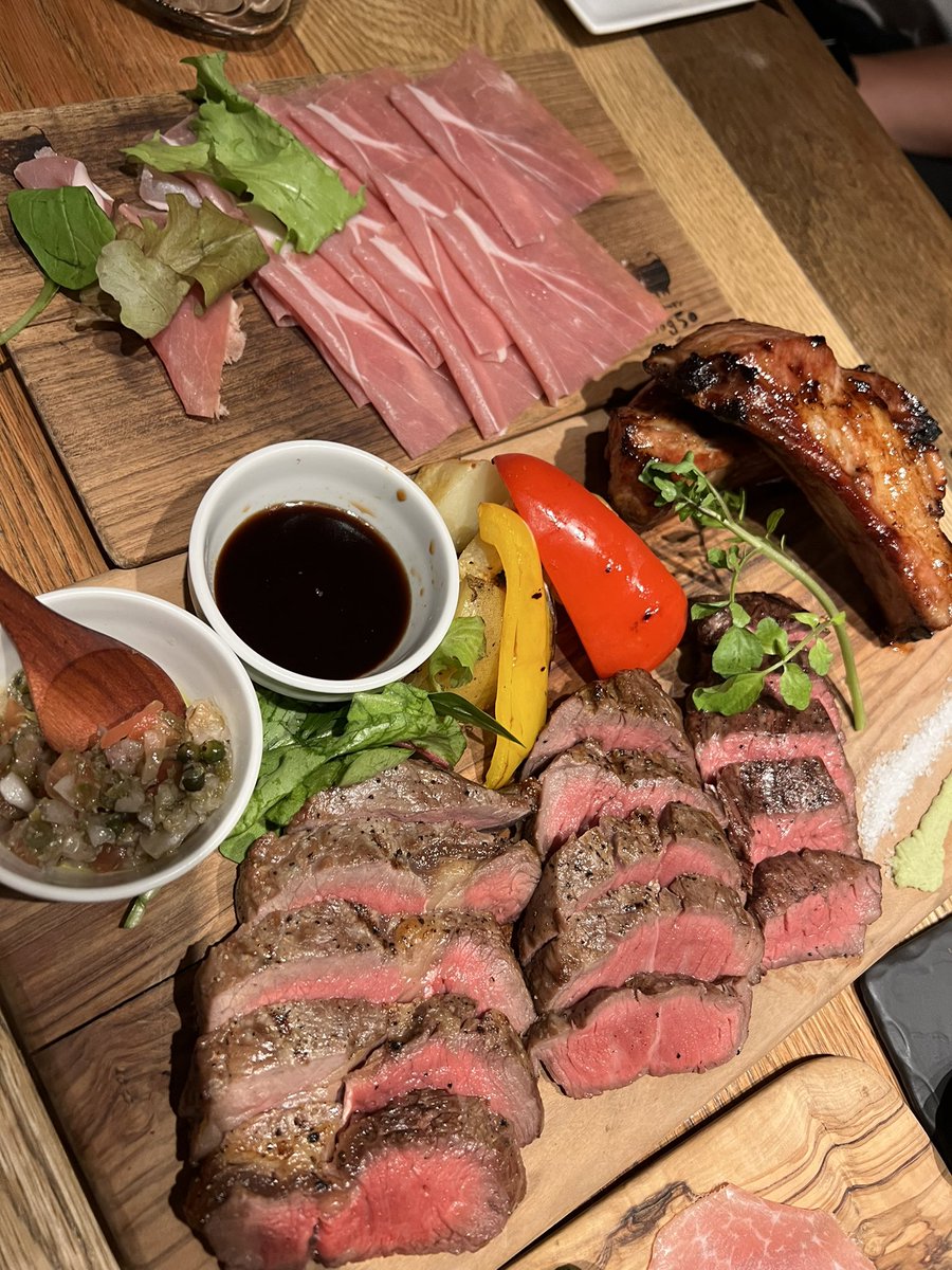 nurokeiba's tweet image. 昨夜これ食べたんですけど、今になって見返すと肉2枚しか食べてない😆
飲んだら食べれないのです😭
そして今更お腹空いてくるやつ...。
#肉
#log50
#飲んだら食べられない