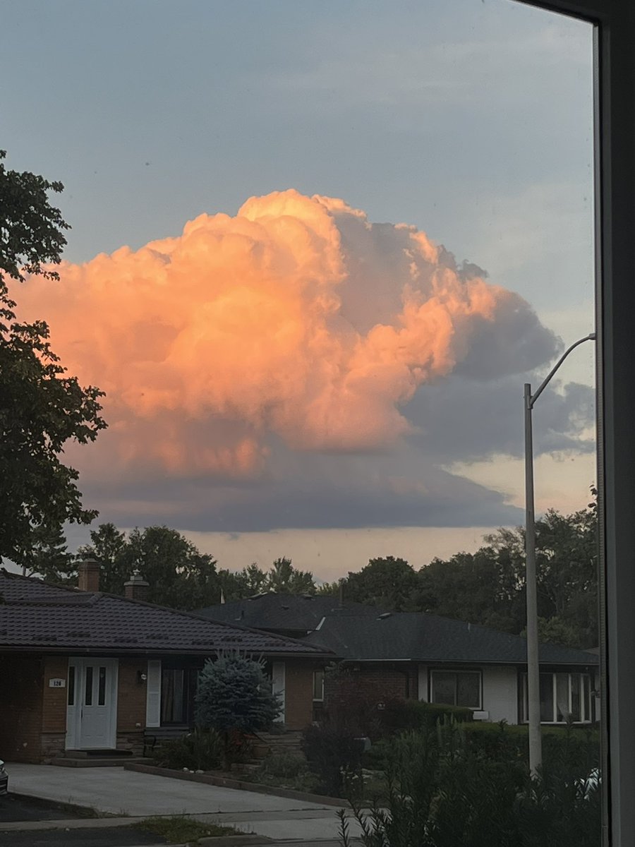 eLEONN's tweet photo. What a cool looking cloud @weathernetwork https://t.co/3SynRXlzpy