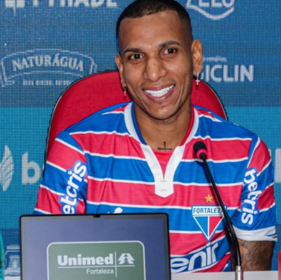 FYy8pbzWAAI9TYx?format=png&name=small