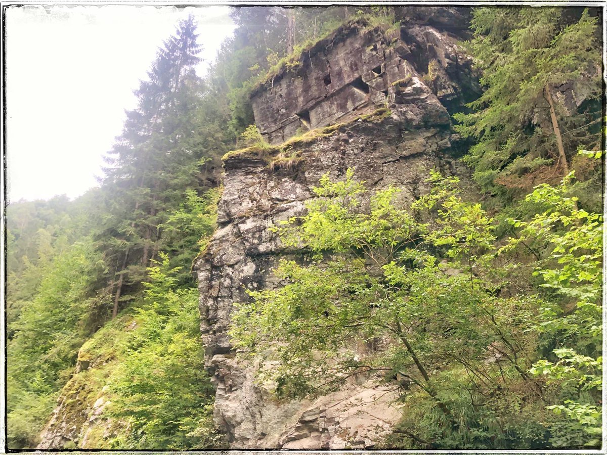 EuropeGenesys's tweet image. Frații în veci vor fi frați! Sfinxul din #Banat, Sfinxul din #Măcin &amp;amp; Sfinxul din #CheileJiețului de lângă Cascada Dușul Pădurarului 🤜 lnkd.in/eW5t6mS9 🤛 #EuropeGenesys 🤜 #PovesteaLocurilor 🤛 #NFT #ROMANIA #OLDEUROPE 🤜