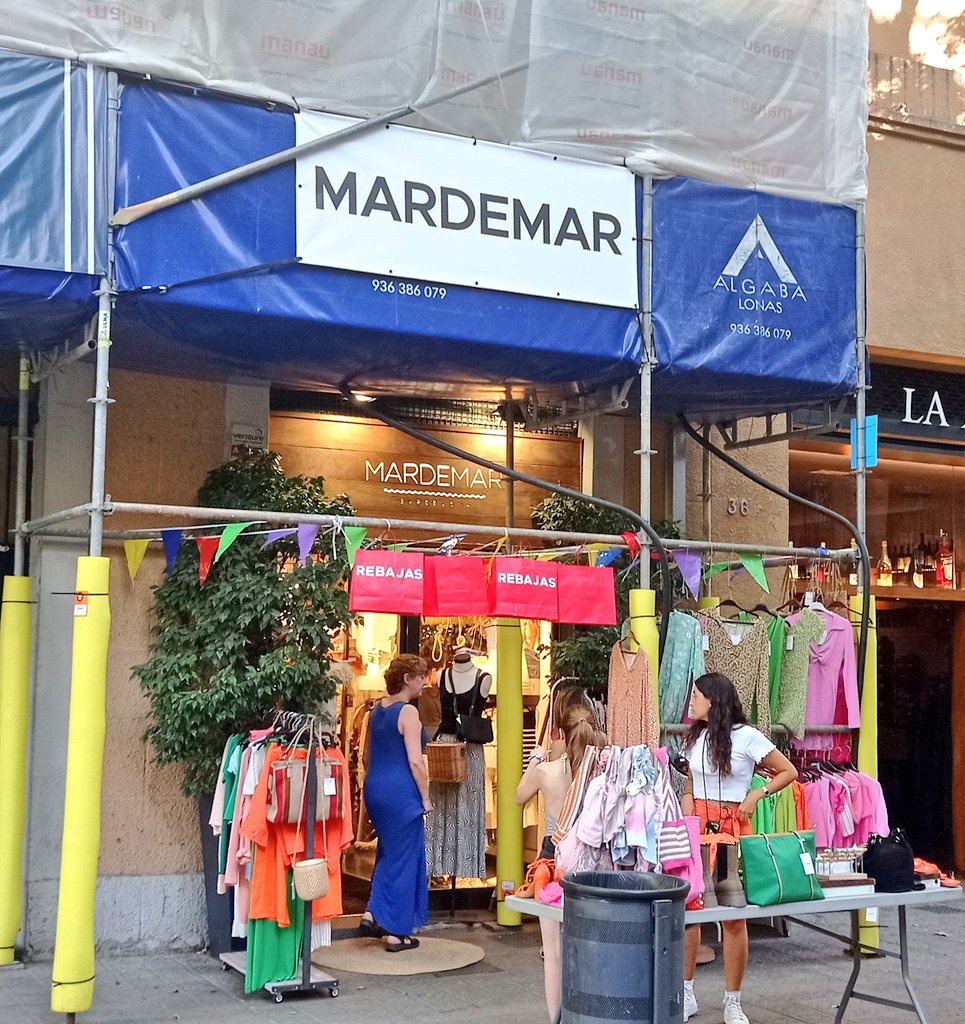 isabelpalleja's tweet photo. Ens agrada el #comerçalcarrer.
Avui al barri de #SantAntoni amb
les rebaixes del #gangantoni de @StAntoniComerc
#forastocks https://t.co/82lZ67aeWx