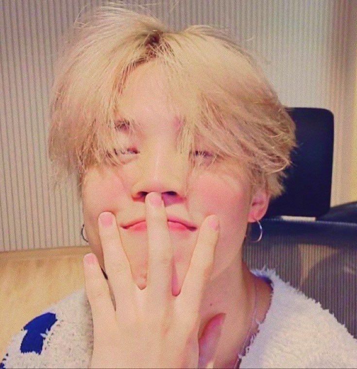 jkbilittle's tweet photo. Jimin 🐥
• 23 anos;
• Trabalha em uma cafeteria perto de sua casa;
• Louco por séries e talvez um pouco boiola demais;
• Extremamente apaixonado no namorado virtual; https://t.co/uffu5NuD8V