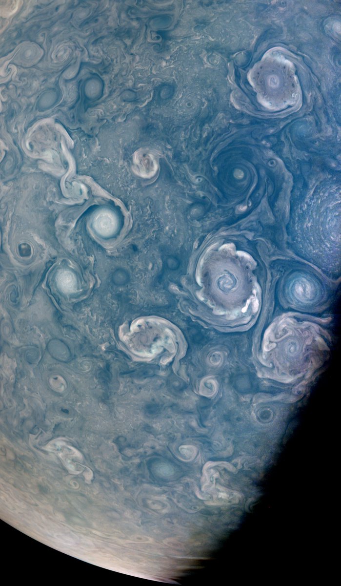 Swirls of wind
The #JunoMission completed its 43rd close flyby of Jupiter &amp; imaged these vortices, or hurricane-like spiral wind patterns, near the gas giant’s north pole. These strong storms can be over 30 miles (50km) high &amp; hundreds of miles across. go.nasa.gov/3PGFO3X