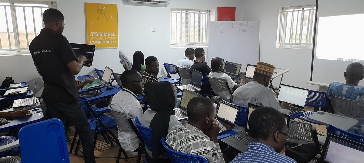 dsn_offa's tweet image. #30daysofmachinelearning
#DSNOffa
Introducing participants to Data Visualization using matplotlib and seaborn.
@dsn_ai_network @OneInnovationH1 @Asanloko1