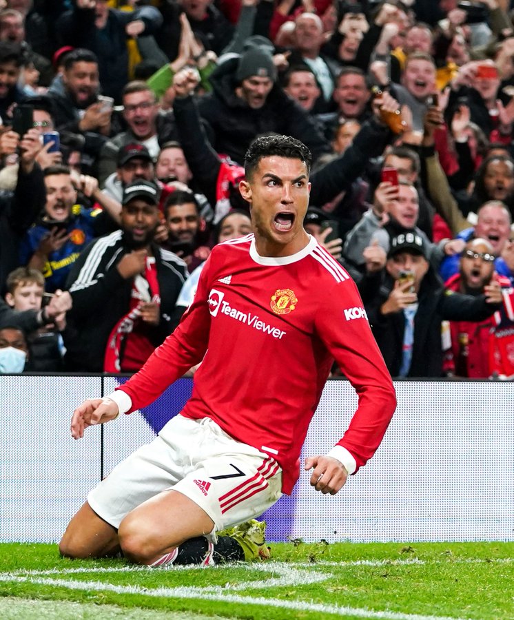 WinamaxSport's tweet photo. 🚨 Cristiano Ronaldo veut disputer la Ligue des champions afin d'accroître son avance au classement des buteurs.

Il a refusé l'offre de l'OM car il ne les pense pas capable de marquer un seul but dans la compétition. https://t.co/ku874GqBWh