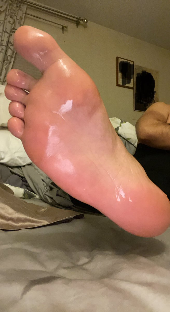 archedmalefeet's tweet photo. Who wants this alpha scent? Glistening and ready for me to shove down your throat. Send tributes. #feetworship #paypigs #cashmaster https://t.co/lpjC6O1nXo
