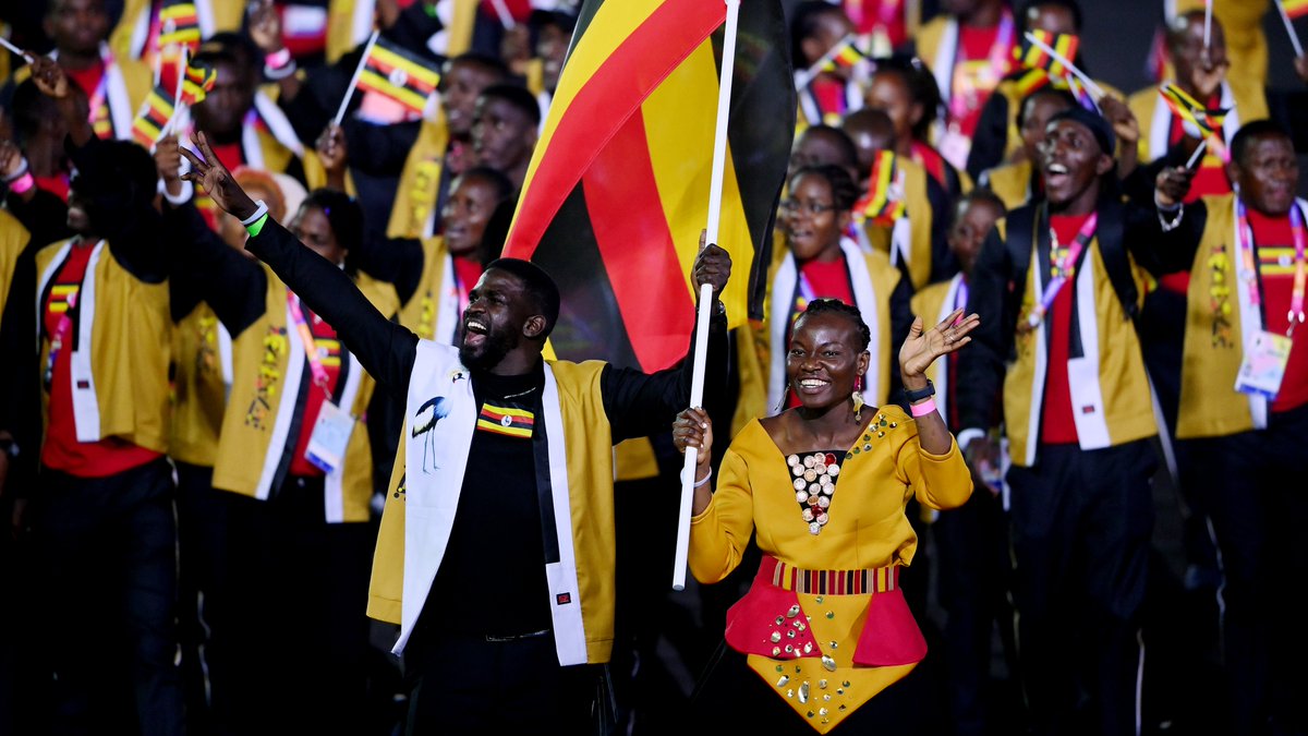 NetballSL's tweet photo. Leading out her country 🇺🇬

A proud moment for @SurreyStorm's @peace_proscovia who is flagbearer for Uganda 👏

We're not crying, you are 😭 #B2022 https://t.co/vgPewljebS