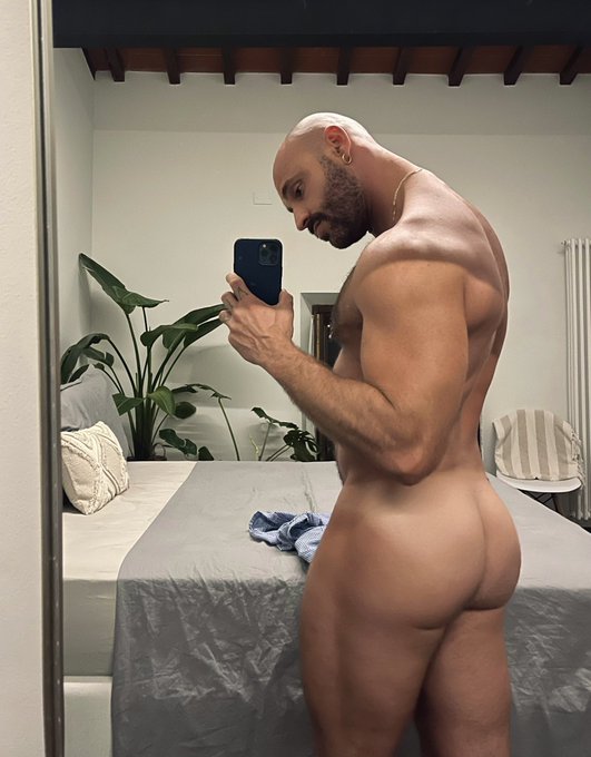 Do u like tan lines? 😏 https://t.co/YJnS9WpVkX