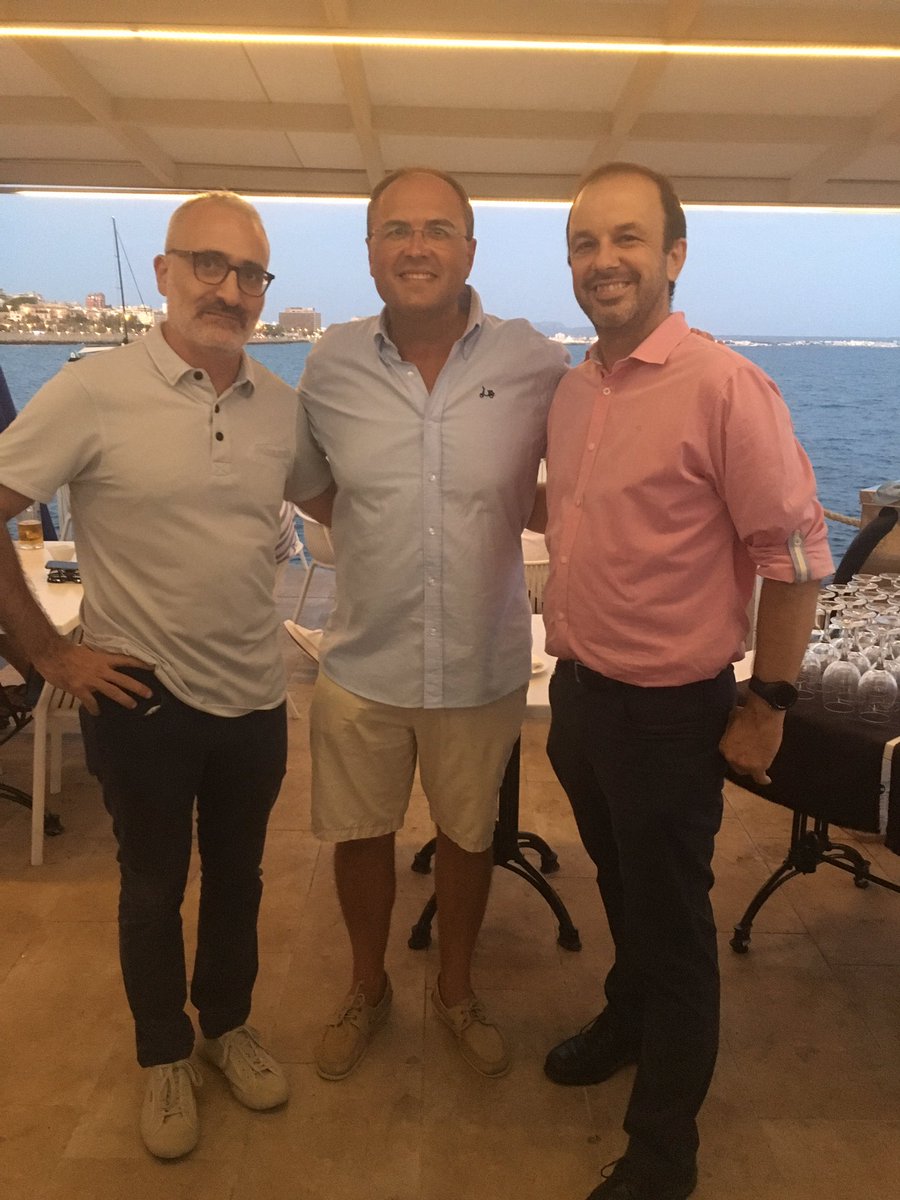 AlejandroSanz32's tweet image. Hoy encuentro de colaboradores de @esRadio971! Un lujo poder participar en esta gran emisora de radio con grandes profesionales como @GabrielTorrensT @jluismiro @tomasbordoy @carlosbarcelofr @MaraMor66392223 @VickyFerrerColl entre muchos otros.