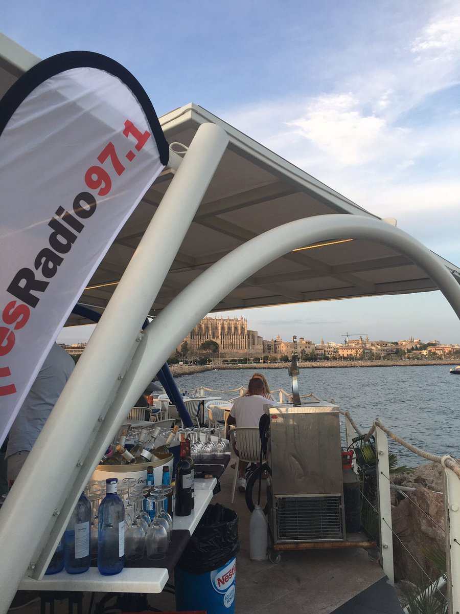 AlejandroSanz32's tweet image. Hoy encuentro de colaboradores de @esRadio971! Un lujo poder participar en esta gran emisora de radio con grandes profesionales como @GabrielTorrensT @jluismiro @tomasbordoy @carlosbarcelofr @MaraMor66392223 @VickyFerrerColl entre muchos otros.