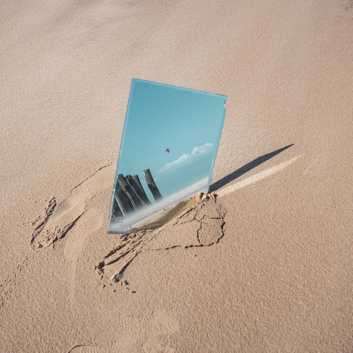 creativecloud's tweet image. Photographer @GHauwen reflects on his trip to the ocean in this "Anywhere" series: adobe.ly/3J2cMJE