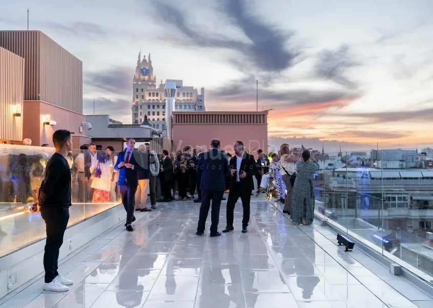 Alter_Matrice's tweet photo. ¿Te crees osad@? pues no sé a qué estás esperando para conocer la nueva rooftop de moda de la Gran Vía madrileña.

Osadía Lounge &amp; Sky Bar os está esperando con una propuesta gastronómica muy atractiva y con unas vistas espectaculares.

https://t.co/Y329wZpYiO https://t.co/zZzPWBj6xa