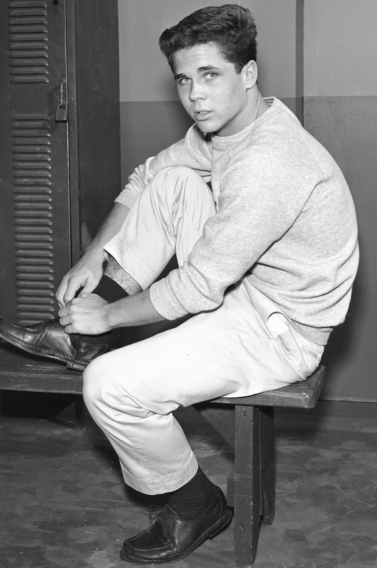 Oh, I just heard #TonyDow passed away. This makes me incredibly sad.