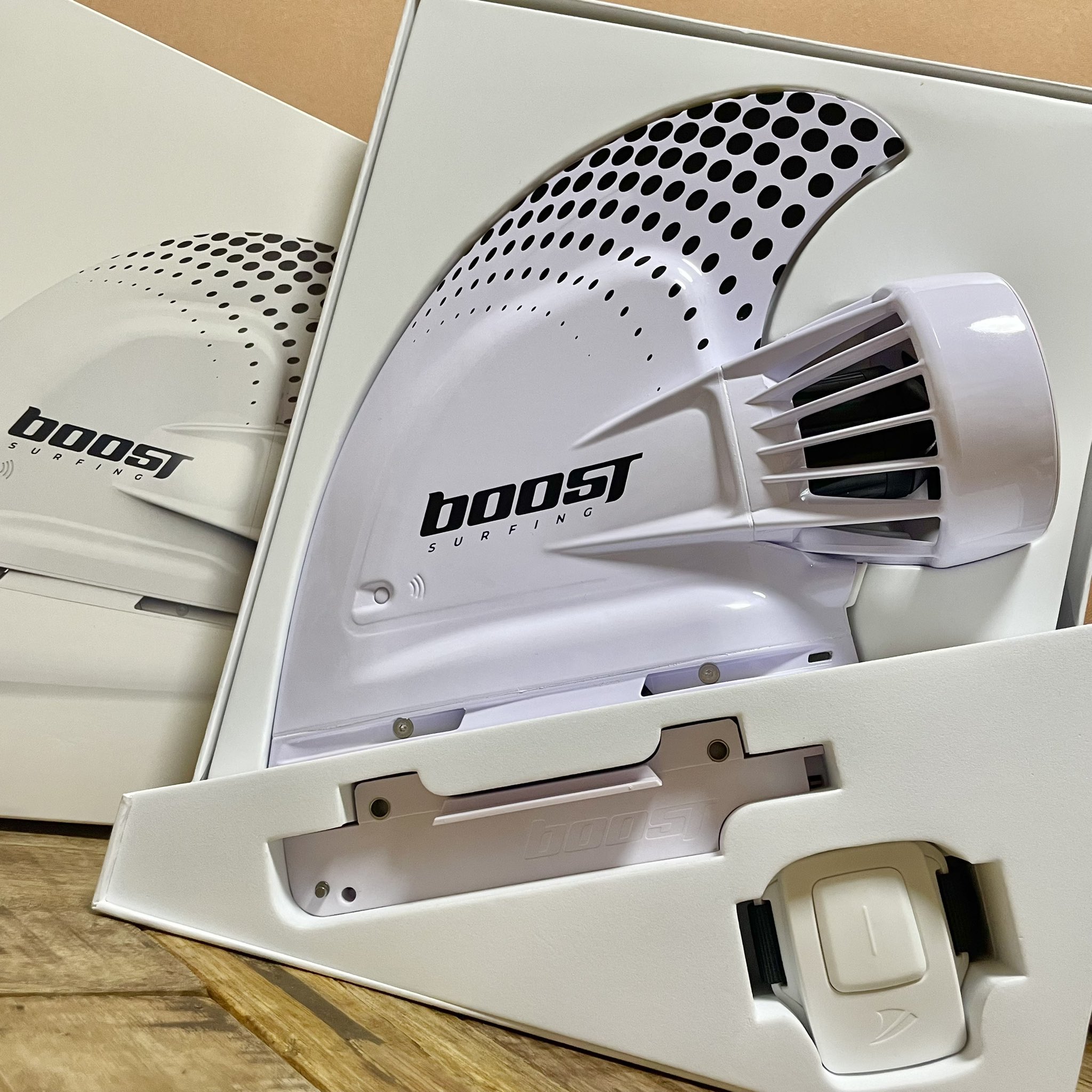 boost fin ブーストフィン　中古サーフボードフィン　電動 Boost Fin ブーストフィン サーフィン 電動フィン リモコン付きフィン