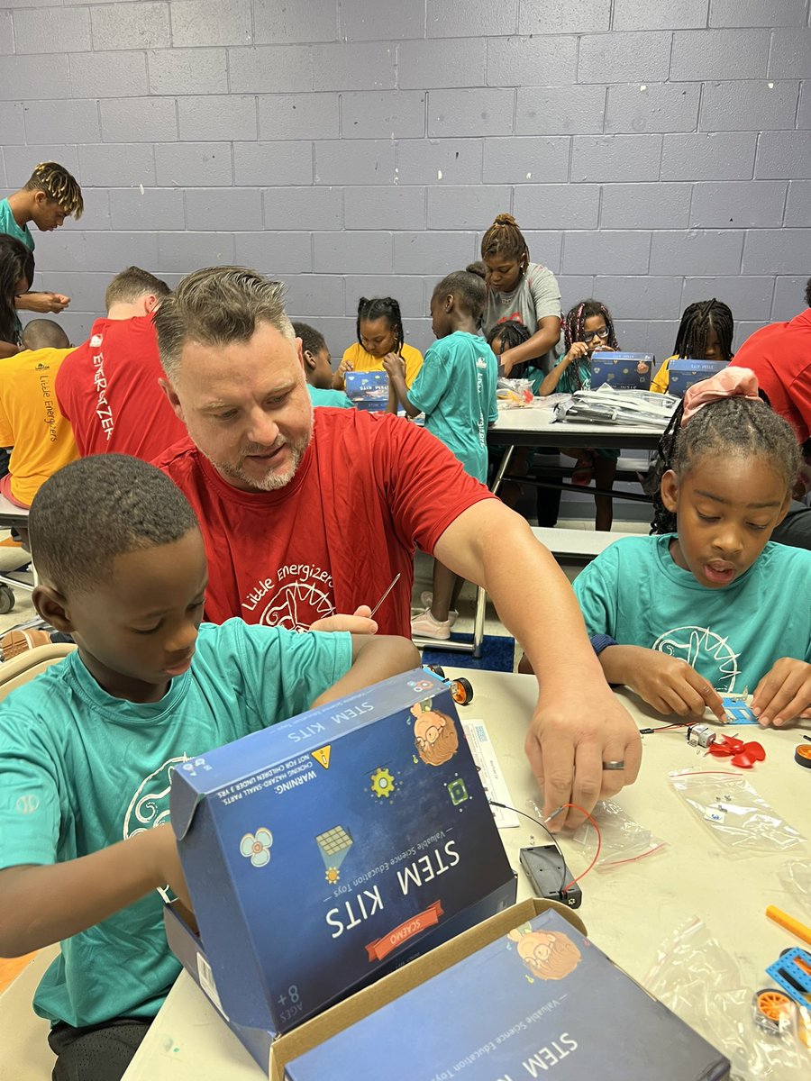 LAGCOE's tweet image. The Professionals of LAGCOE partnered with CGI to deliver an afternoon packed with STEM activities for the kids at Boys and Girls Club of Acadiana. 

Thank you to all the volunteers for taking the time to come out, and thank you BGCA for welcoming us.

#STEMisFUN #Education #STEM
