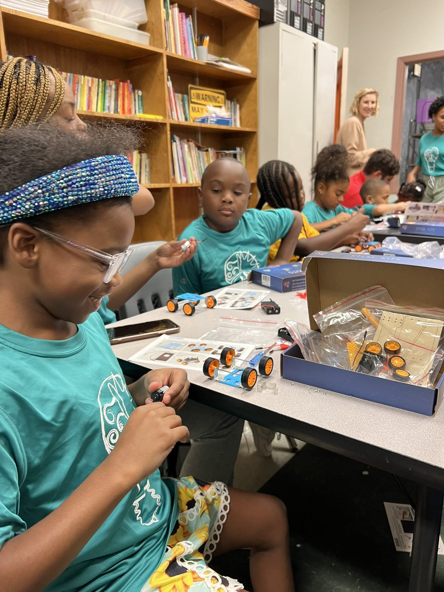 LAGCOE's tweet image. The Professionals of LAGCOE partnered with CGI to deliver an afternoon packed with STEM activities for the kids at Boys and Girls Club of Acadiana. 

Thank you to all the volunteers for taking the time to come out, and thank you BGCA for welcoming us.

#STEMisFUN #Education #STEM
