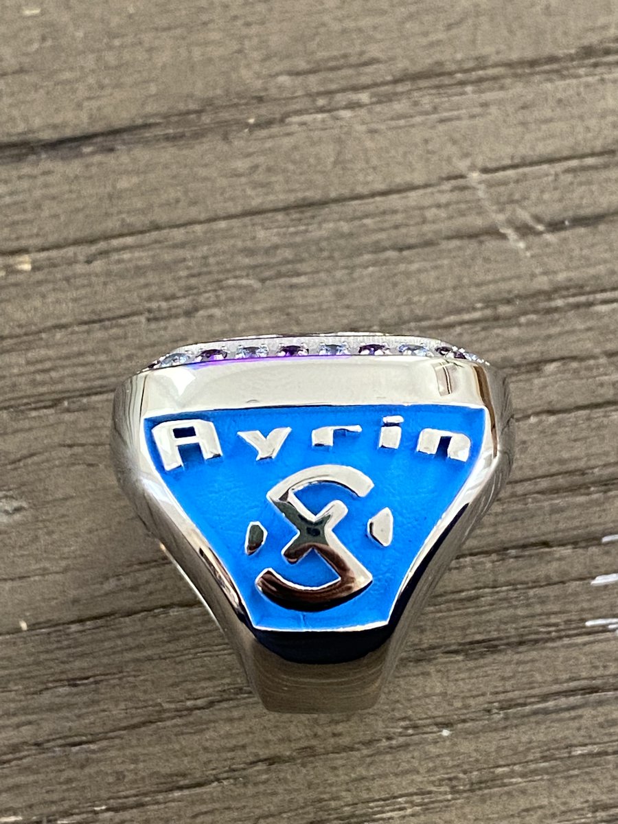 AYRINval's tweet image. Gigantic shoutout to @nerdstreet for these dope rings, actually gorg #NSG