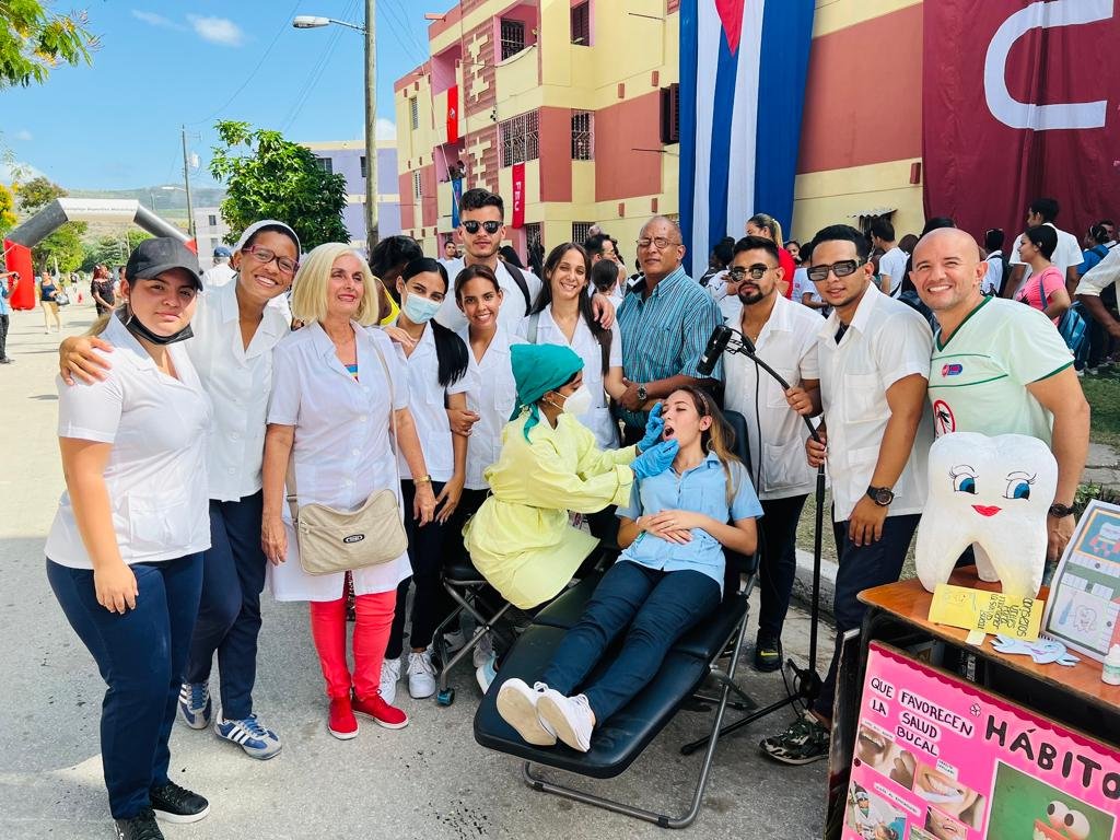 Karli_SantanaR's tweet photo. Durante todo el mes de Agosto Congresos Estudiantiles en nuestras comunidades✊😁
La FEU #Revolucionando ♥️
¡Desde Santiago de Cuba mucho amor en el barrio! https://t.co/jaVRyxbKCC