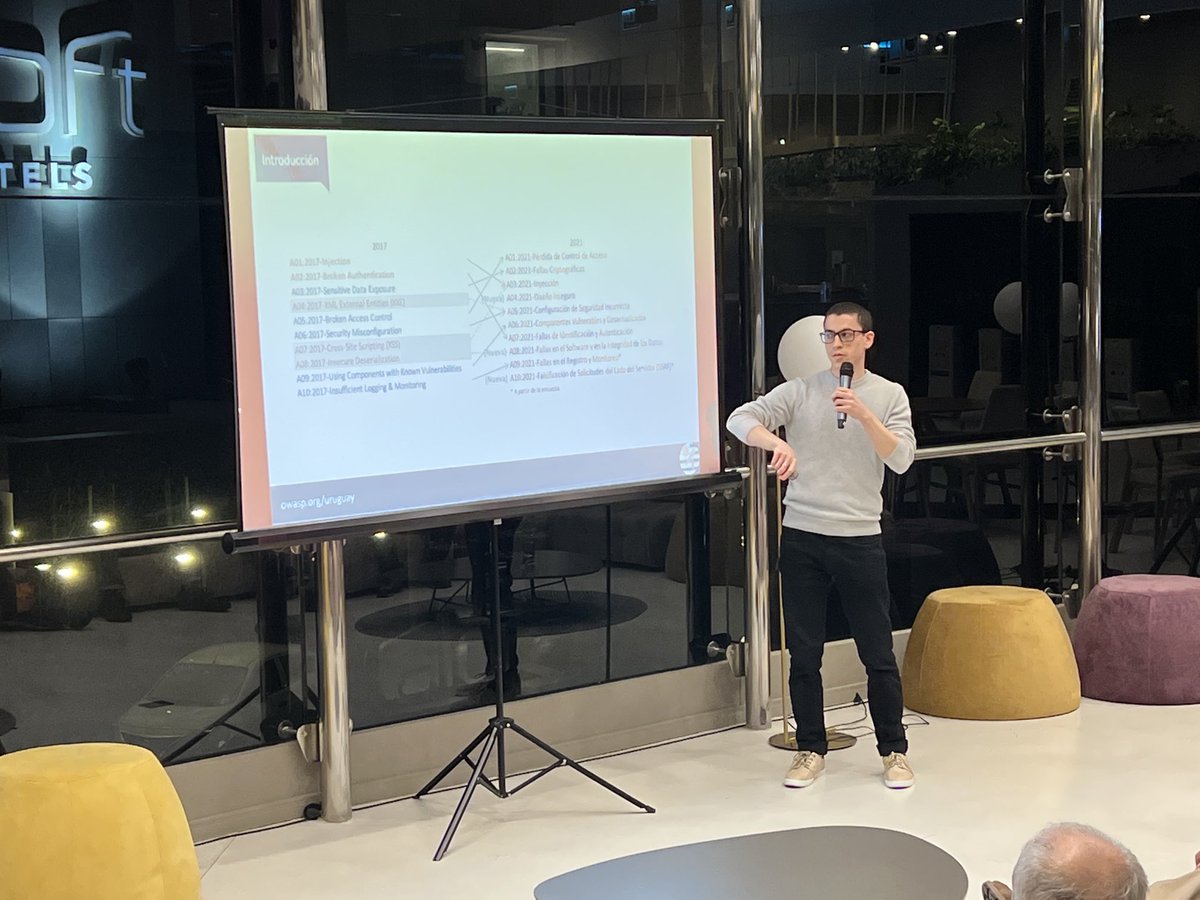 Ya estamos en vivo en YouTube con Seba contándonos del OWASP Top 10:

youtu.be/fBmVoGkJ40M