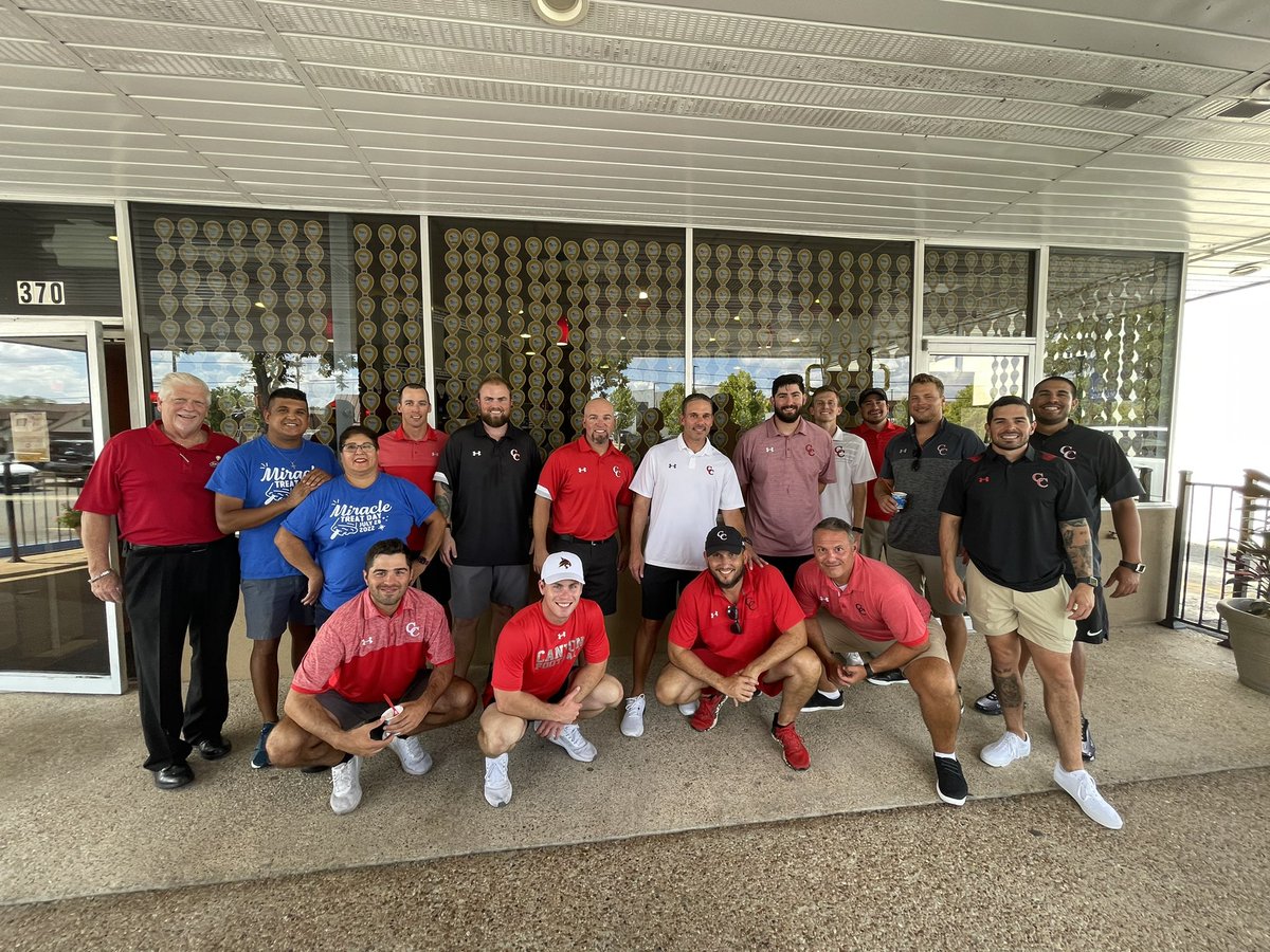 cisdnews's tweet photo. Thank you to everyone who came out for Battle of the Blizzards! A HUGE thank you to Dairy Queen for hosting our coaches from Canyon High School this afternoon! #comalisd #beatnb #cisdathletics https://t.co/g88RuSNCHV