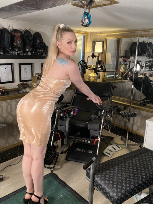 Seattle Dominatrix Ruby Enraylls - What’s this for? Oh, brainwashing of course! https://t.co/7jQldiJ4do