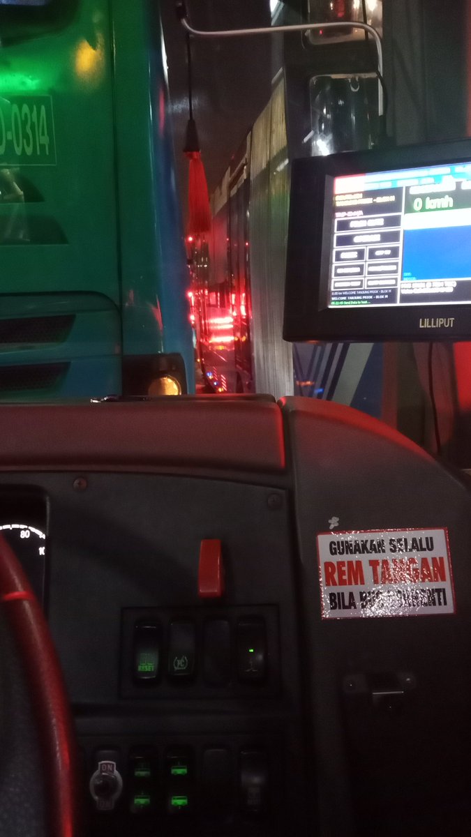 Kerja ah biar kayak orang ..