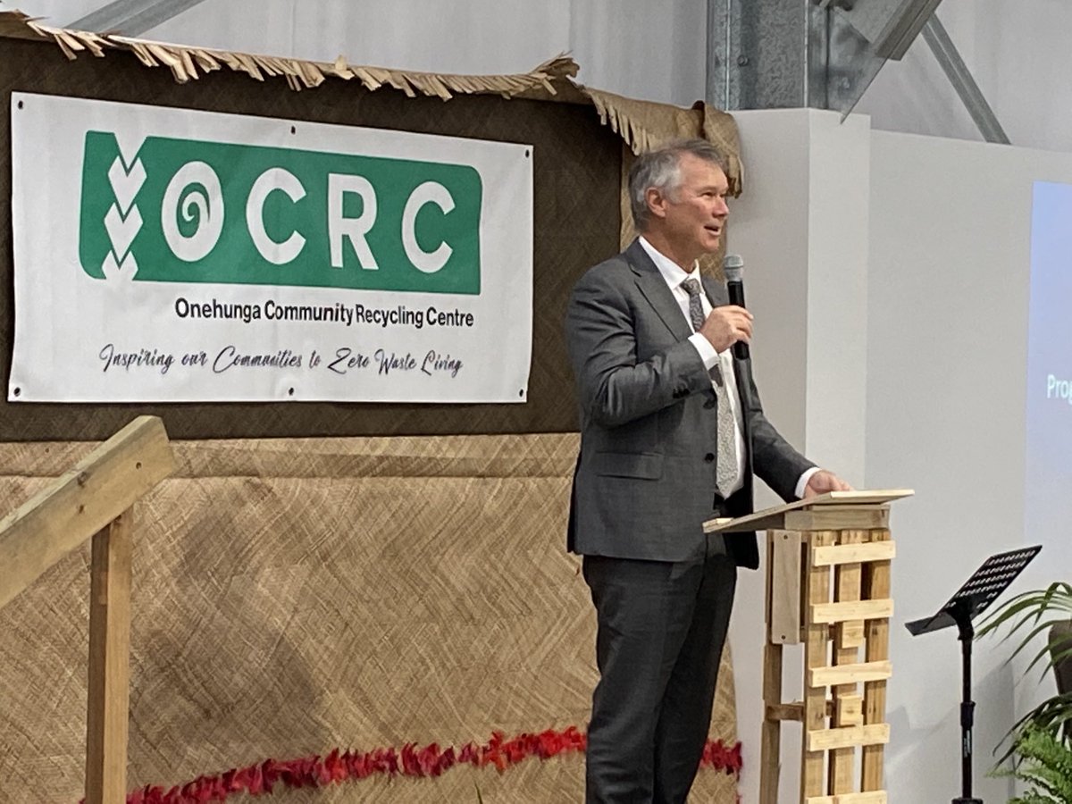 Pleased today to be opening the Onehunga Community Recycling Centre - congratulations to all involved in a great community initiative (with backing from Environment Ministry funding).