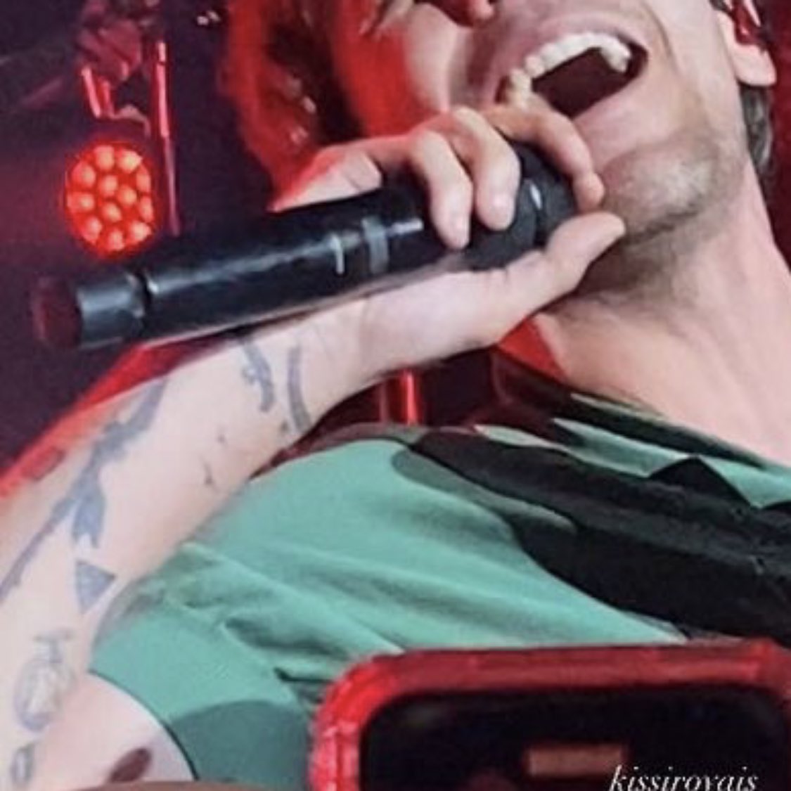 louis tomlinson details tweet media