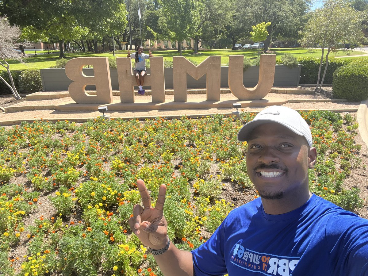 Blessed to receive my first official offer from the University of Mary Hardin-Baylor! 💛💜🏀
<a href="/cruwomenshoops/">UMHB Women's Basketball🏀</a> 
#gocru