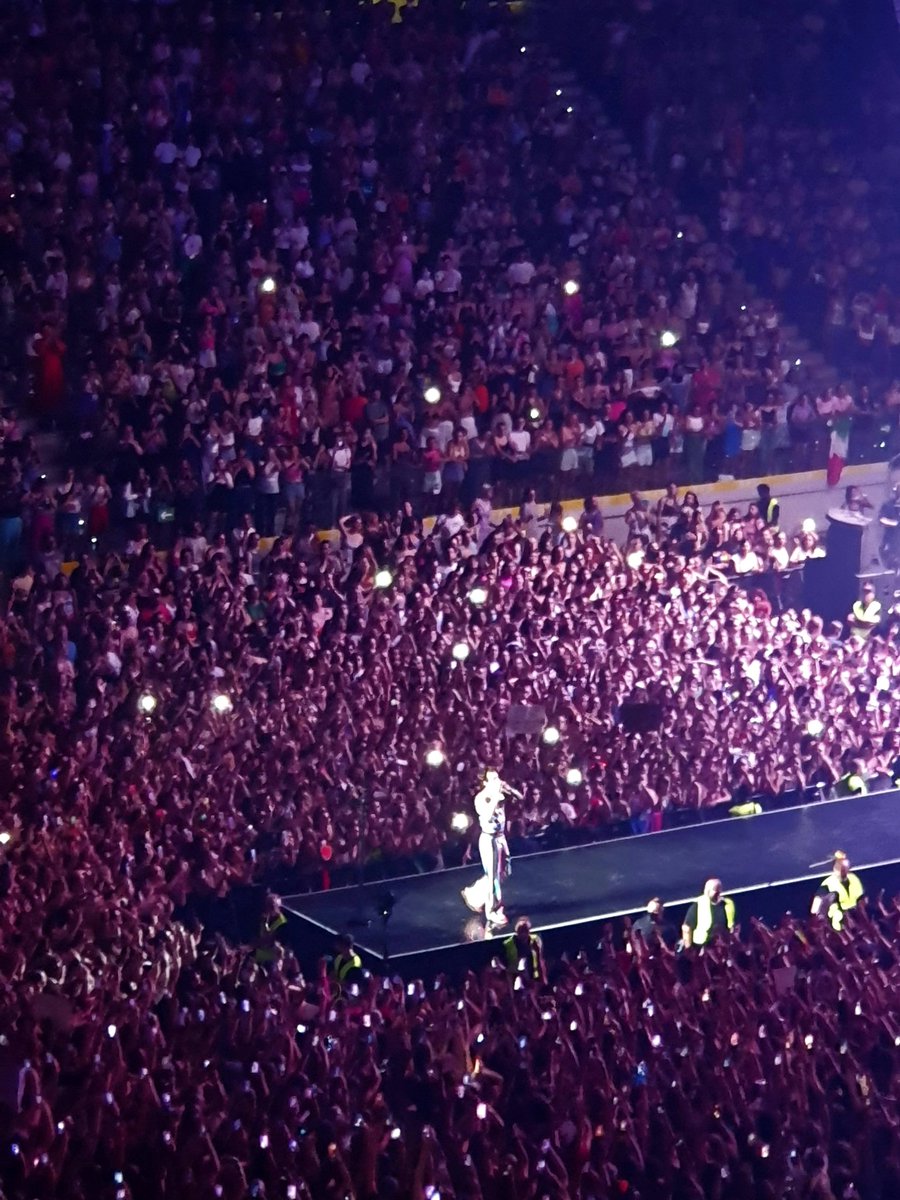 _satellite_0's tweet photo. come quando vedi la luce in fondo a un tunnel.
come quando torni a casa e ti senti al sicuro.
#LoveOnTourTurin
#HarryStyles https://t.co/Y6KMLYrCi5