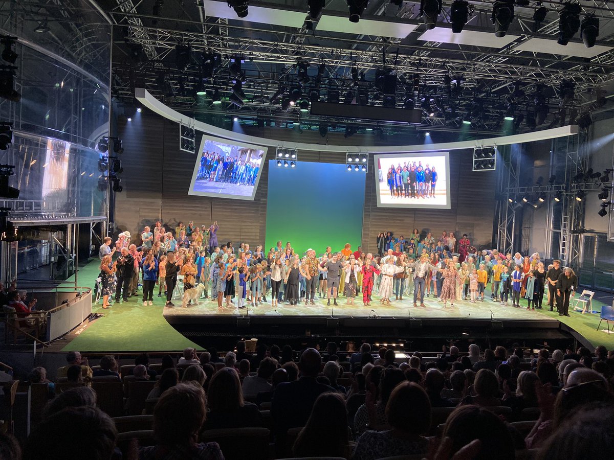 What an amazing evening <a href="/GarsingtonOpera/">Garsington Opera</a> this evening watching #GoDalia opera by <a href="/RoxannaPanufnik/">Roxanna Panufnik</a> &amp; <a href="/jessicaduchen/">Jessica Duchen ✍️🎶</a> thoughtful, moving &amp; touching. It was very emotional as refugees with same struggles,hardship,challenges. Experience with of kindness #TheLightlessSky #WithRefugees