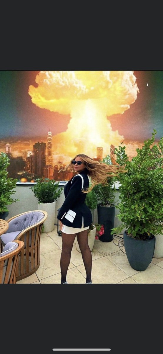 NITYA_H's tweet photo. @Beyonce right now knowing there’s 2 more acts yet to be released….. #RENAISSANCE #Beyonce #beyisback #energy #BEYHIVE #BeyHive https://t.co/czNXsHQc97