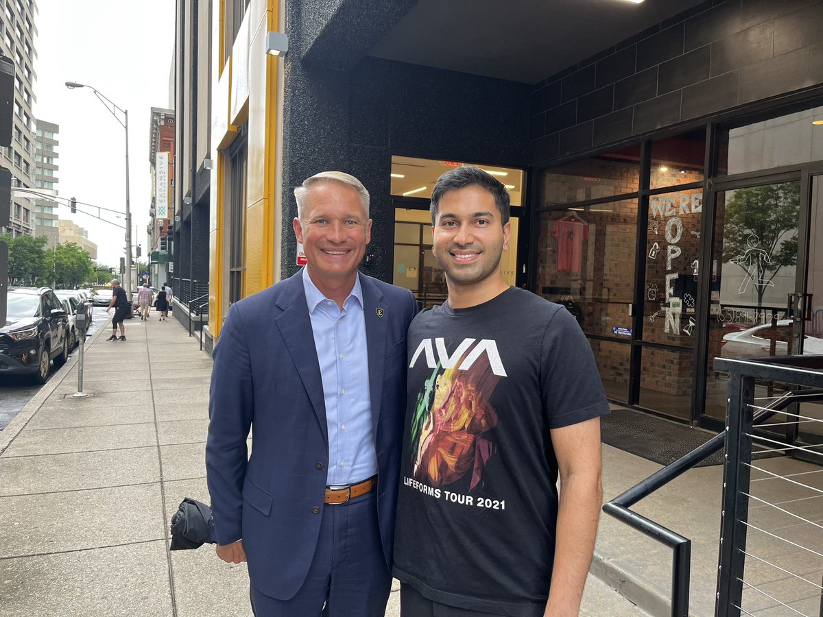 ETSUPrez's tweet photo. Great to run into an outstanding @ETSU alum today in Nashville. Proud of Mo Sabri who is talented beyond description. @ETSUAlumni https://t.co/YrNopeViaS